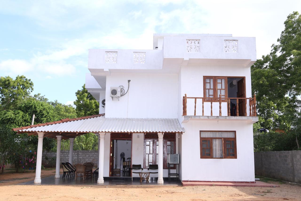 Hotel Whitehouse Tissamaharama Exterior photo