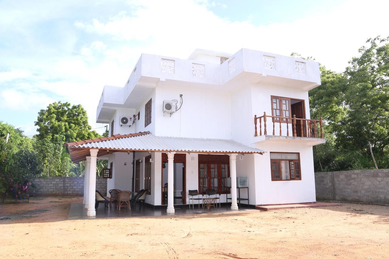 Hotel Whitehouse Tissamaharama Exterior photo